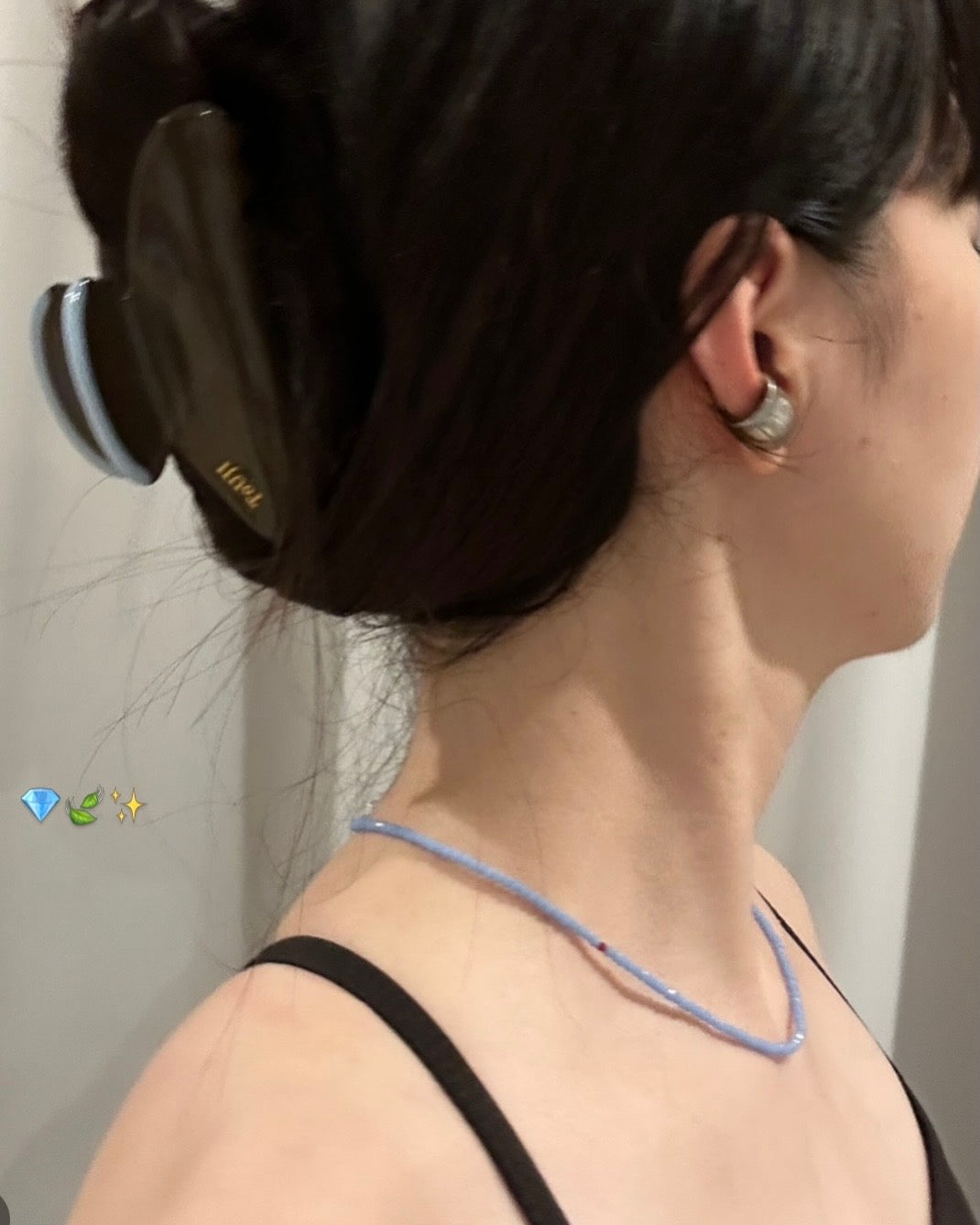 ToUJI necklace (White Blue）